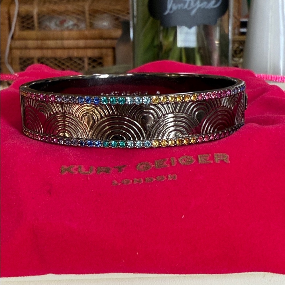 New Kurt Geiger London Crystal Signature Southbank Pav Bangle Bracelet - Picture 2 of 2